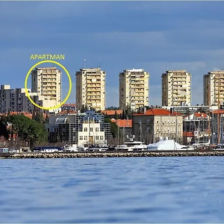 Near Center Daire